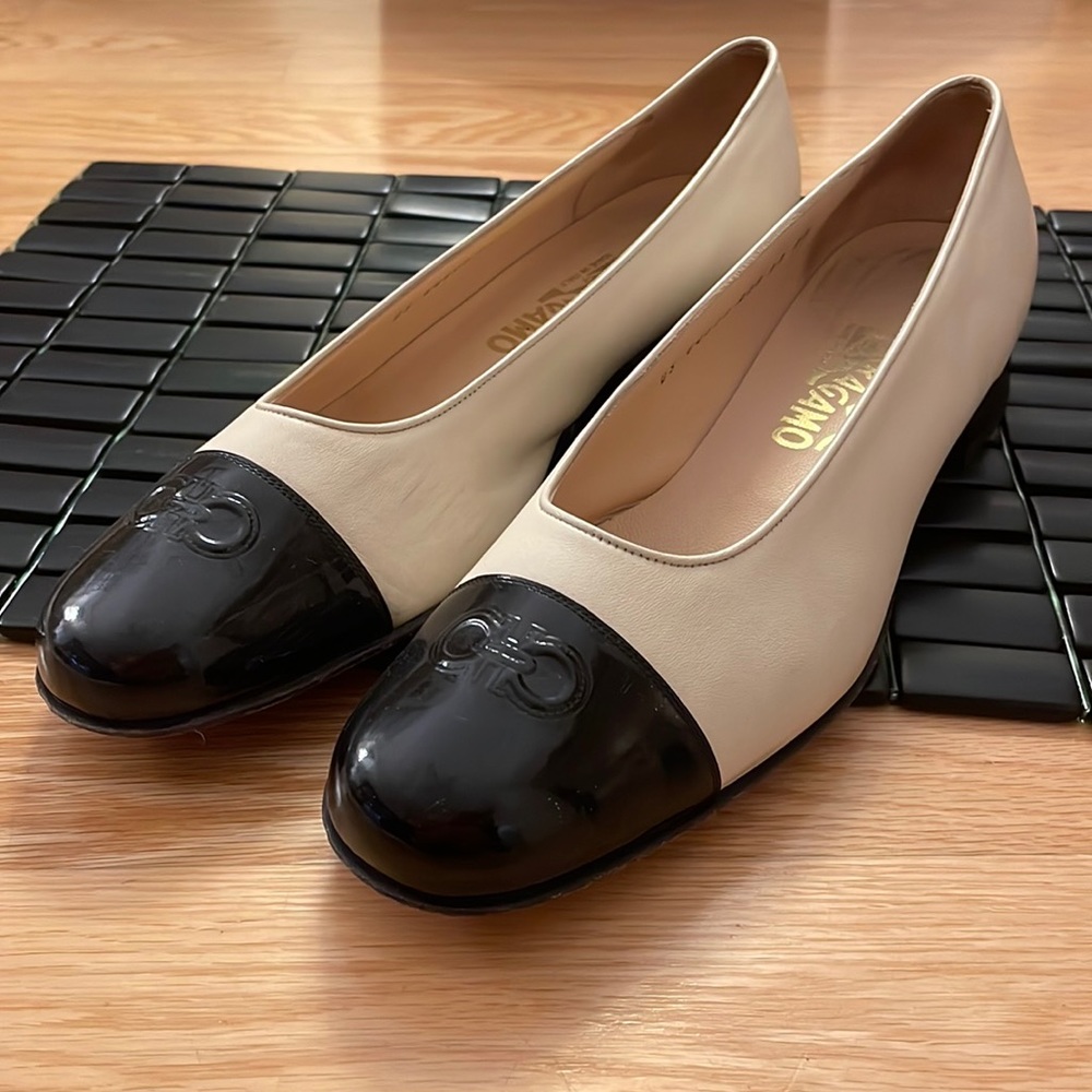 Ferragamo Women’s 11AA Square Toe 1 1/8inch Heels, Black Patent Leather Toe